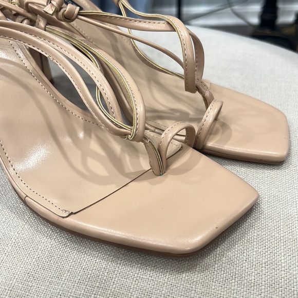 Nine West Yippie 3 Light Tan Strappy Sandals Size 8 - Picture 2 of 8